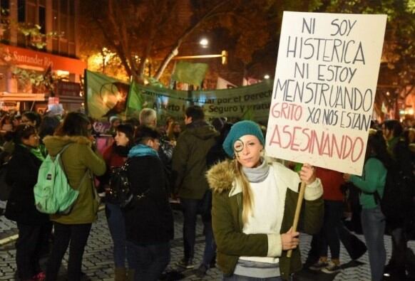 Miles de mujeres se congregaron esta tarde en el Centro mendocino en una nueva marcha "Ni Una Menos".