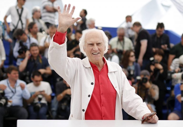 El director de cine argentino Fernando Pino Solanas posa para los fotógrafos durante la presentación de la película "Sur" hoy, martes 19 de mayo de 2015 (Foto: EFE/Guillaume Horcajuelo)