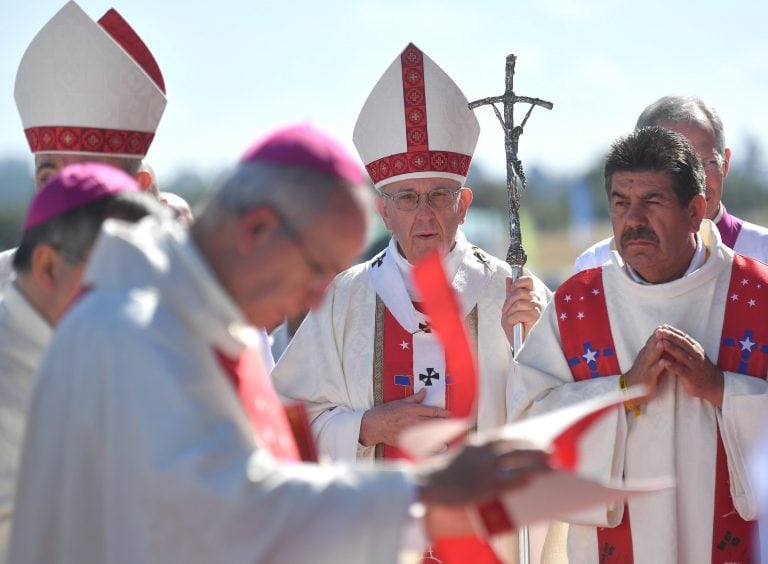 CH01. TEMUCO (CHILE), 17/01/2018.- El papa Francisco (c) ofrece una misa multitudinaria oficiada en el aeropuerto de Maquehue, en Temuco (Chile) hoy, 17 de enero de 2018. EFE/ Luca Zennaro