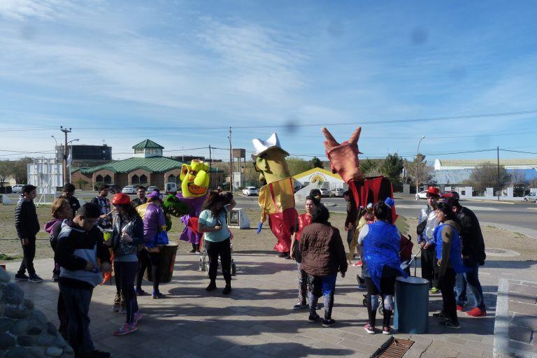 Murga Franca en apertura del Festival Internacional de Títeres