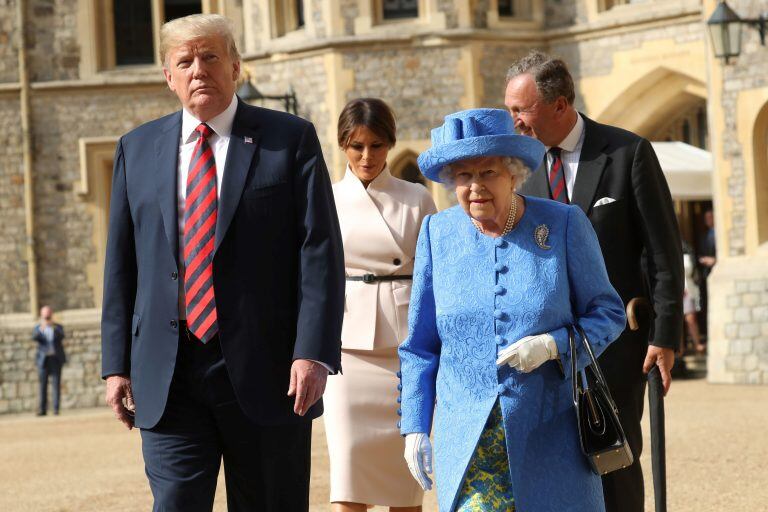 Trump y Melania se reúnen con la reina Isabel II en Windsor