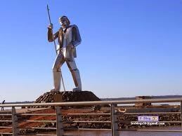 Andres Guacurarí. Monumento en la Costanera de Posadas, sobre el escenario donde se realiza la primera caminata al aire libre. (WEB)