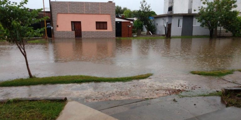 La ciudad quedó bajo agua luego de seis horas de lluvia.