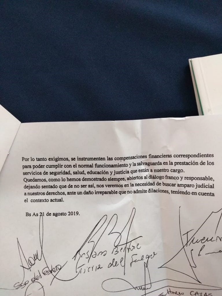 El documento que firmaron los gobernadores del PJ.