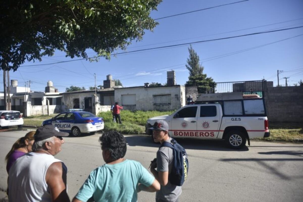 Villa el Libertador: colgaba la ropa, se abrió el pozo negro y murió al caer