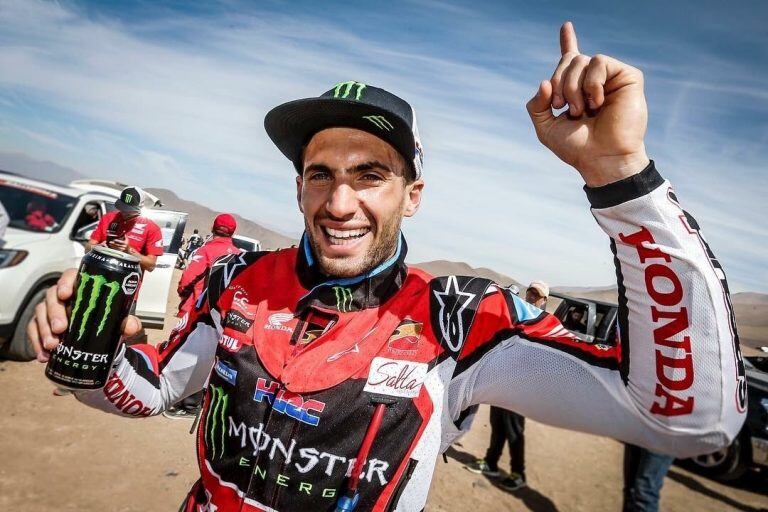 Kevin Benavides (Honda), ganador del pasado Rally Atacama en Motos. El salteño comparte la primera posición del Mundial de Rally Cross Country FIM con el chileno Pablo Quintanilla. Cada uno suma 50 pts.