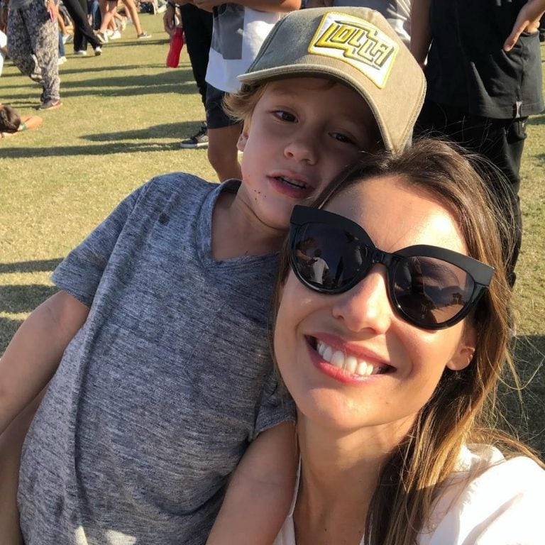 Pampita junto a su novio y sus hijos en el Lollapalooza (Instagram)