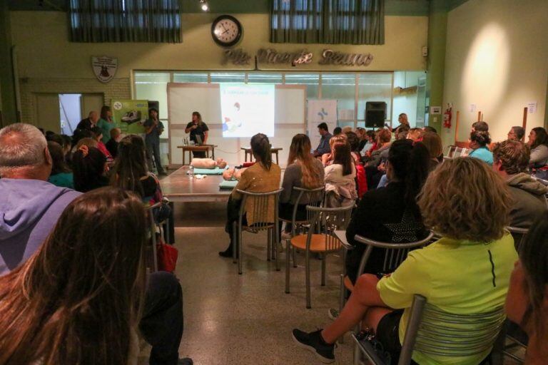 Curso de RCP y primeros auxilios en el Centro de Jubilados