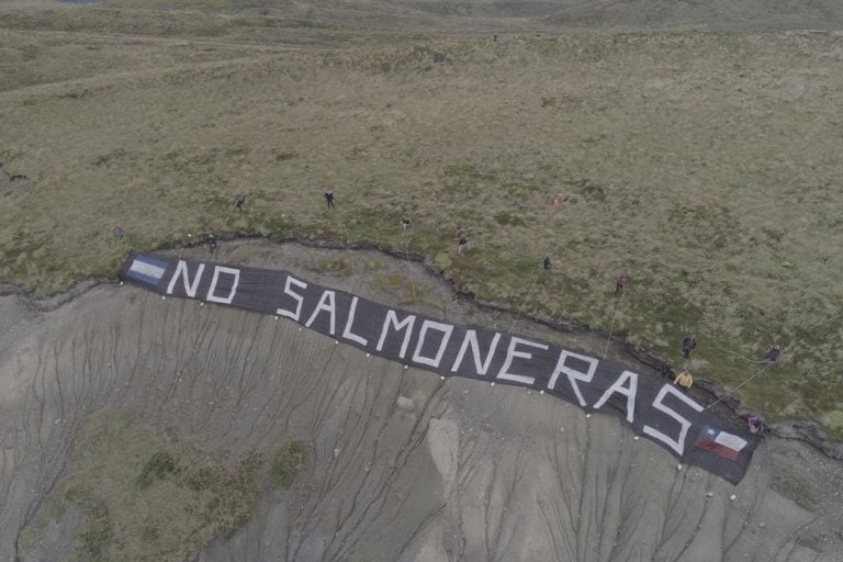 No a las Salmoneras en el Canal de Beagle - Aguas prístinas y ancestrales. Argentina - Chile.