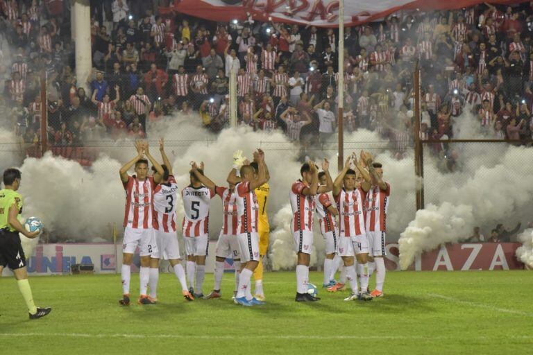 Así recibieron los hinchas Instituto.