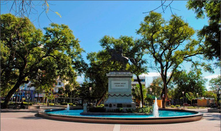 Plaza 25 de mayo - Ciudad de La Rioja