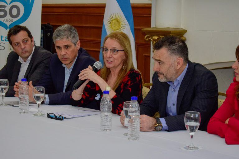 rio gallegos entrega de créditos a emprendedores