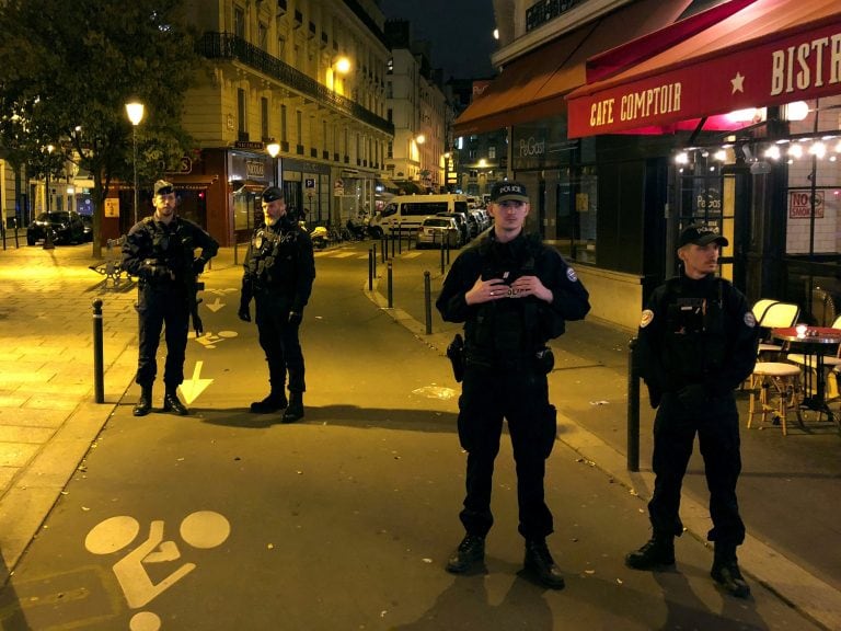 La policía en el lugar del ataque.