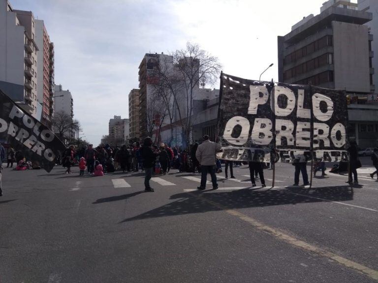 Militantes de Polo Obrero continúan protesta en oficinas de Desarrollo Social en Mar del Plata