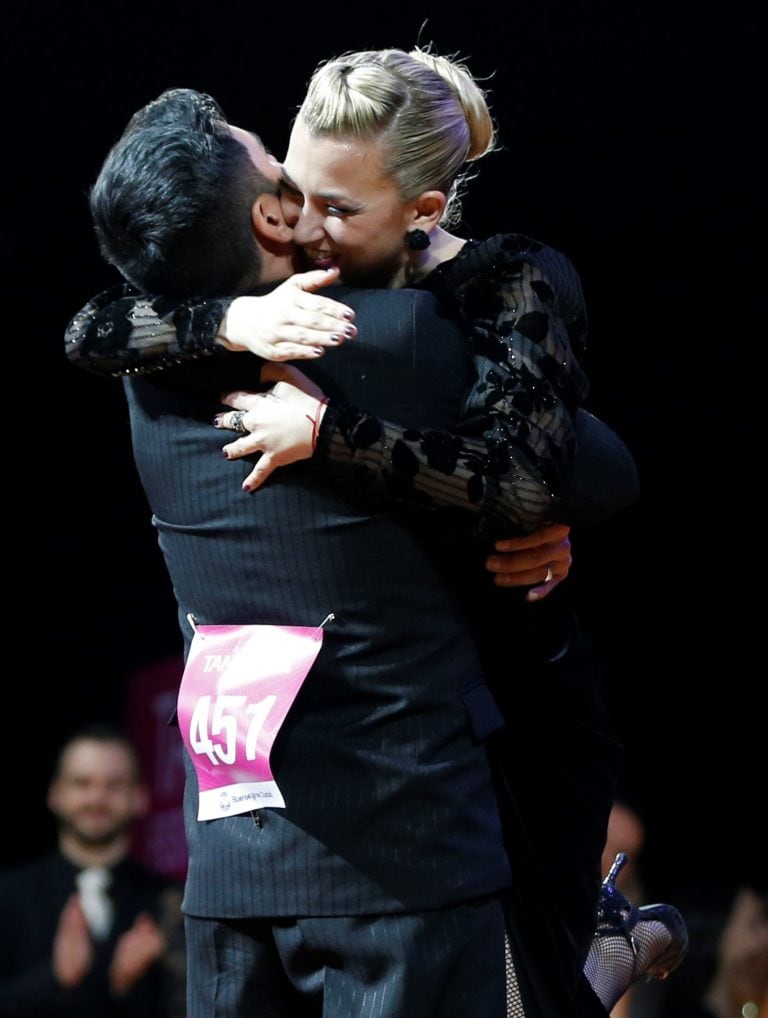 Carla Natalia Rossi celebrando junto a su compañero de baile. (AP)