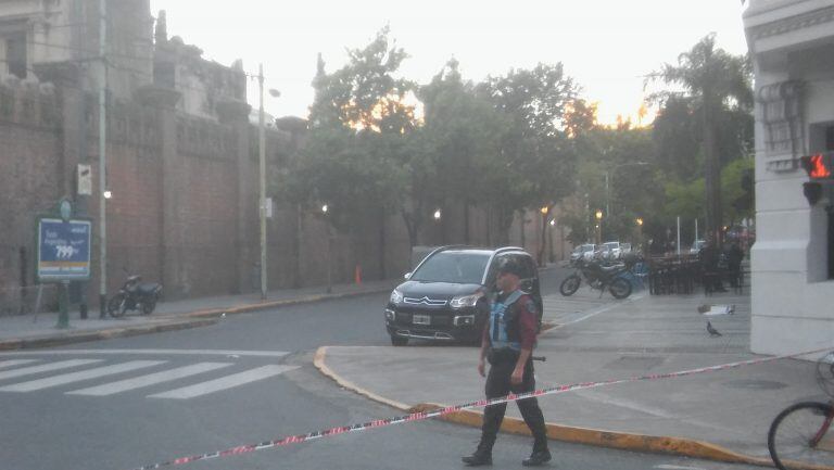 Explotó una bomba casera en Recoleta. (VíaPaís)