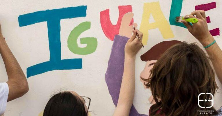 Fundación Empate y alumnos de cuarto año del Colegio Taborin realizaron un mural que abraza la inclusión.