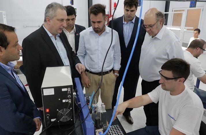 Passalacqua inauguró una fábrica de motos eléctricas. (Foto: Misiones Online)