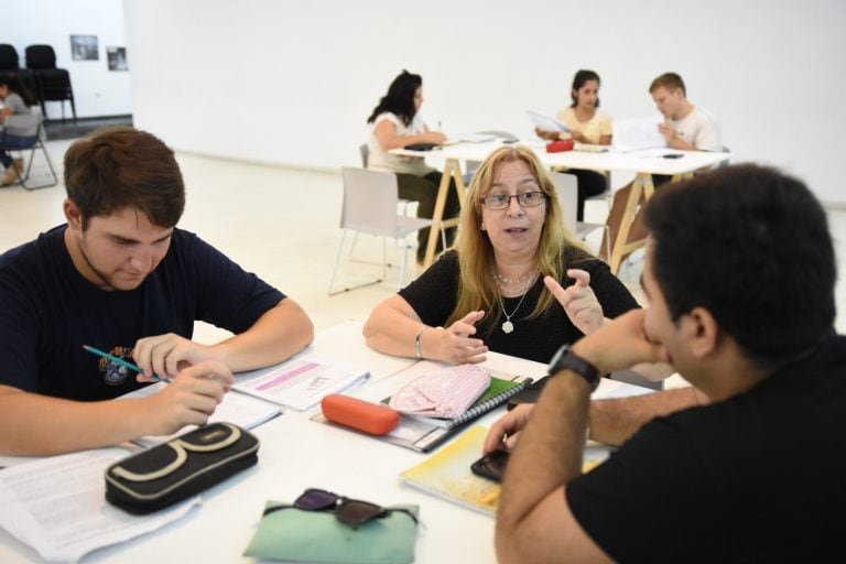 Las clases de apoyo se dan en el Viejo Mercado.