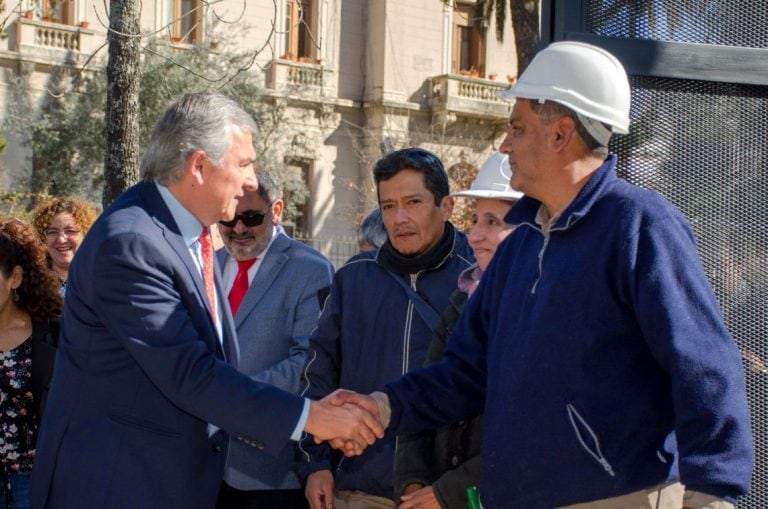 El Gobernador felicitó al equipo de la Dirección General de Arquitectura por el trabajo realizado.