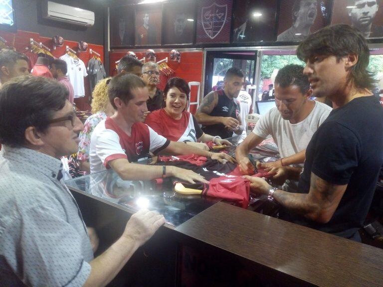 Newell's presenta su camiseta con un novedoso sistema