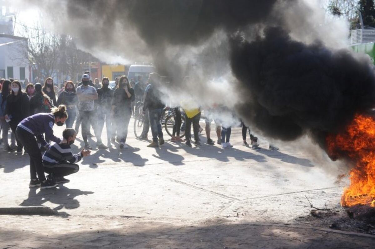 Femicidio de Ludmila en Moreno: hubo protestas e incidentes frente a la comisaría