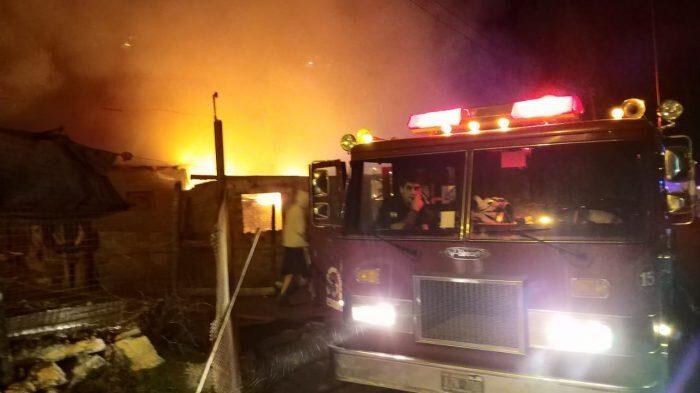 incendio en la madruga de Esquel.
foto: Eqsnotas.com