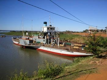 Recuperación del ferry en Posadas en los 90. Lugo, el deterioro. (Vanasco)