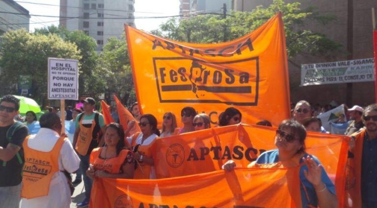 Miembros de la Aptasch en plena manifestación (Web).