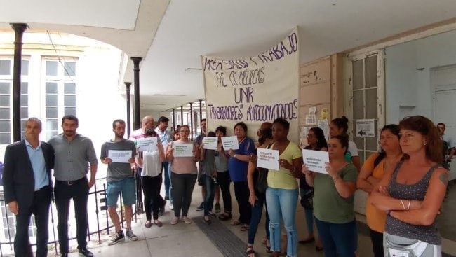 Fuerte protesta en el Centenario por el despido de un centenar de trabajadores (ATE Rosario)