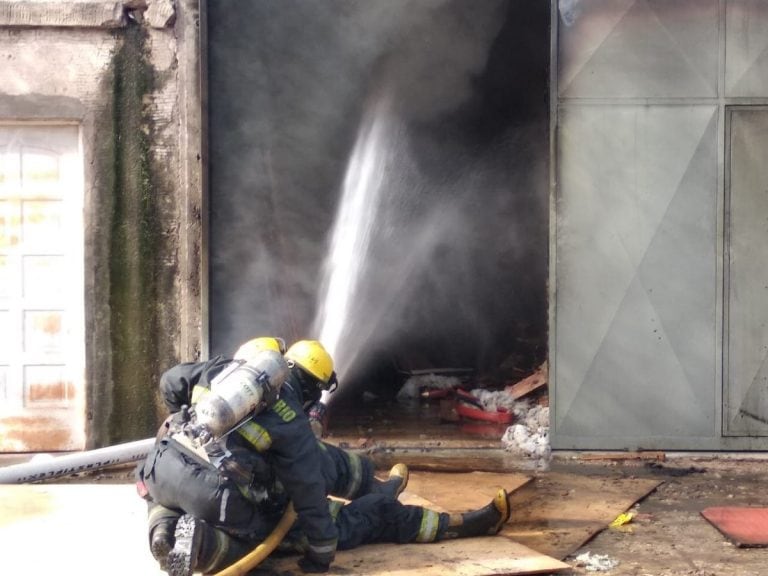 El incendio se produjo en Camilo Aldao al 3900.