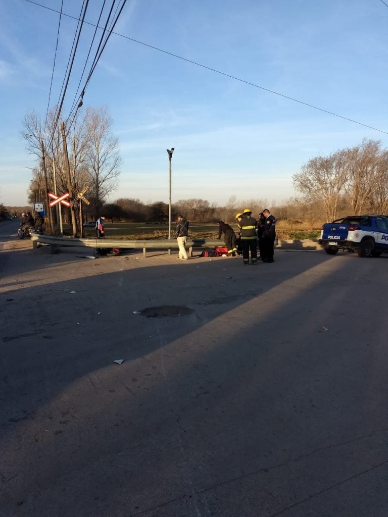 Malagueño: un motociclista con fractura expuesta tras colisionar contra una utilitaria