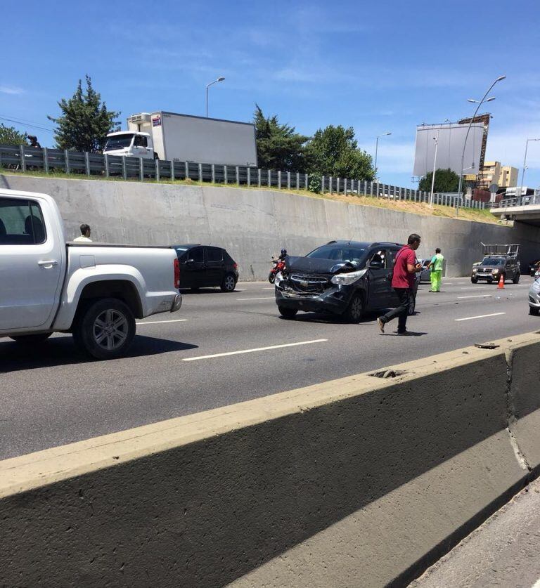 Choque múltiple y vuelco en General Paz y avenida San Martín.