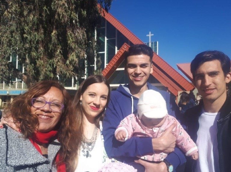 Familias completas participan en el día de la Virgen en el Santuario del Challao.