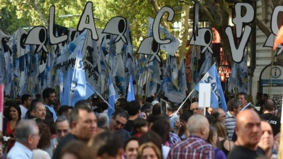 Mendoza marchó por "Memoria, Verdad y Justicia"