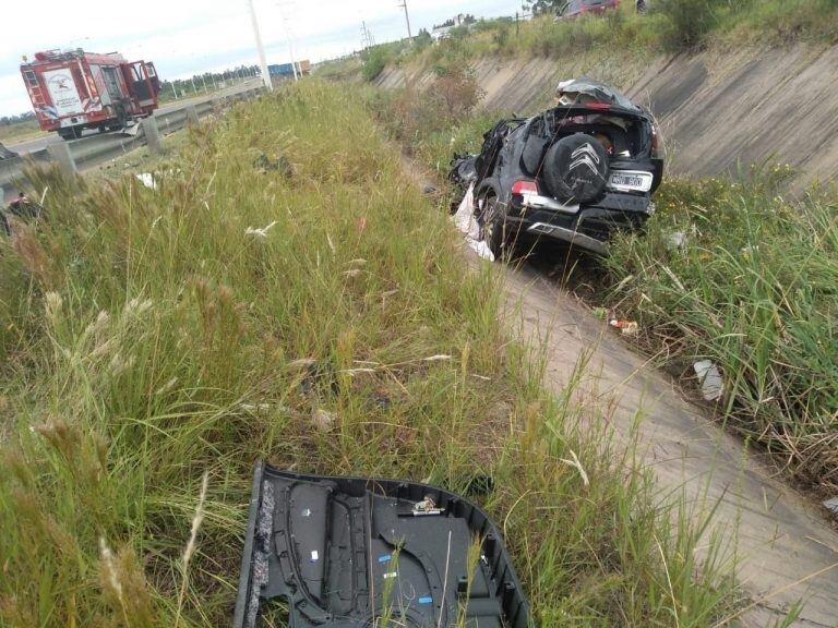 Así quedó el auto tras el trágico vuelco.