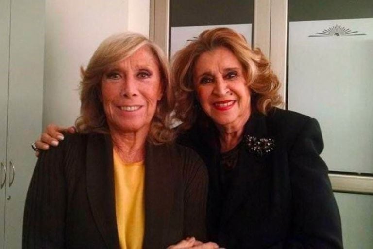 Amelita Baltar junto a Olga Delgrossi, minutos antes de su ACV. (Twitter/@la2x4)