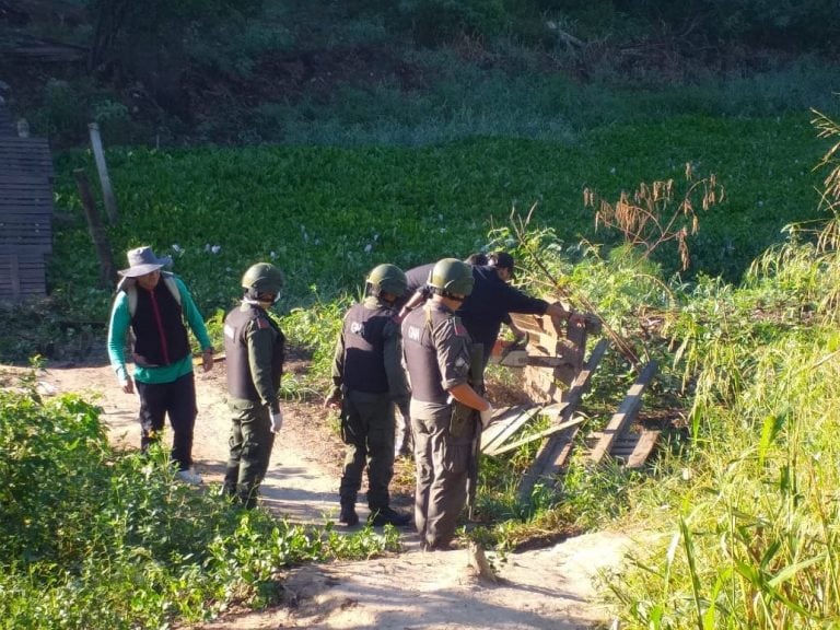 Gendarmería destruye los pasos pero al poco tiempo vuelven a construirlos