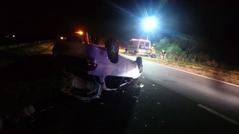 Despiste y vuelco Ruta 12
Crédito: Bomberos Ceibas