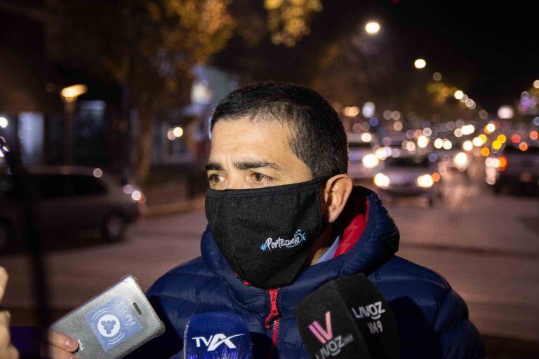 Intendente Walther Marcolini en la caravana en apoyo a Portezuelo del Viento.