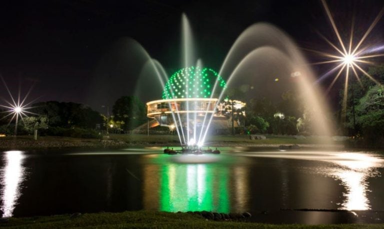 Los monumentos porteños se iluminan de verde por la Semana de la Sustentabilidad (Foto: GCBA)