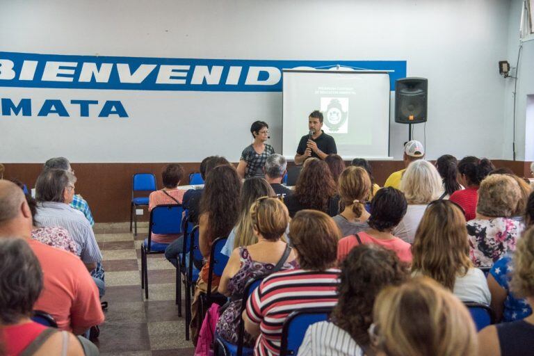 “Alta Gracia más verde”: el intendente Marcos Torres en el taller huerta orgánica.