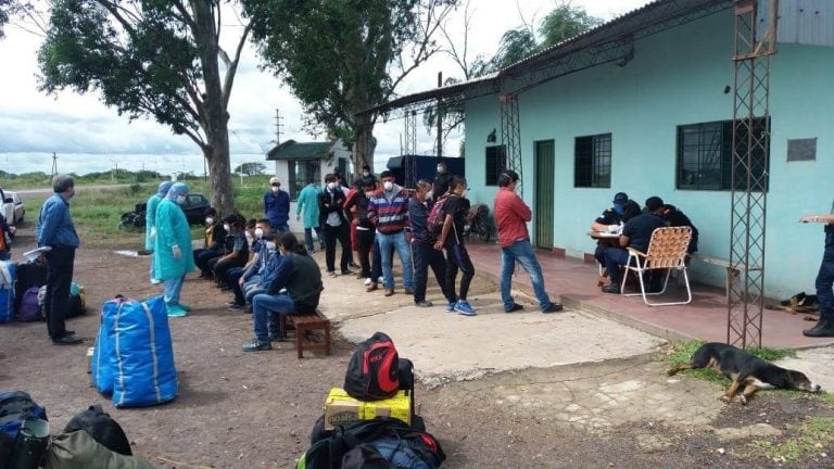 Contingente de zafreros llegaron a Saladas.