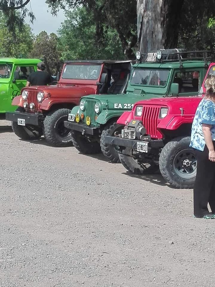 Jeep de diferentes puntos del país llegaron a La Cumbre este sábado.