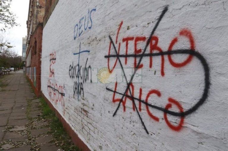 Las pintadas en la iglesia María Auxiliadora. (Foto: Diario Norte)