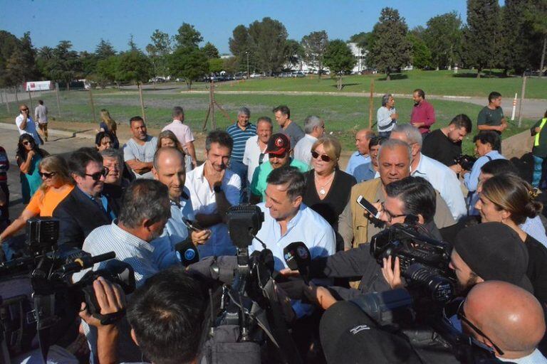 El intercambiador de la Donato Álvarez con la Rafael Núñez fue inaugurado este viernes por el intendente Mestre. (Prensa Municipalidad)