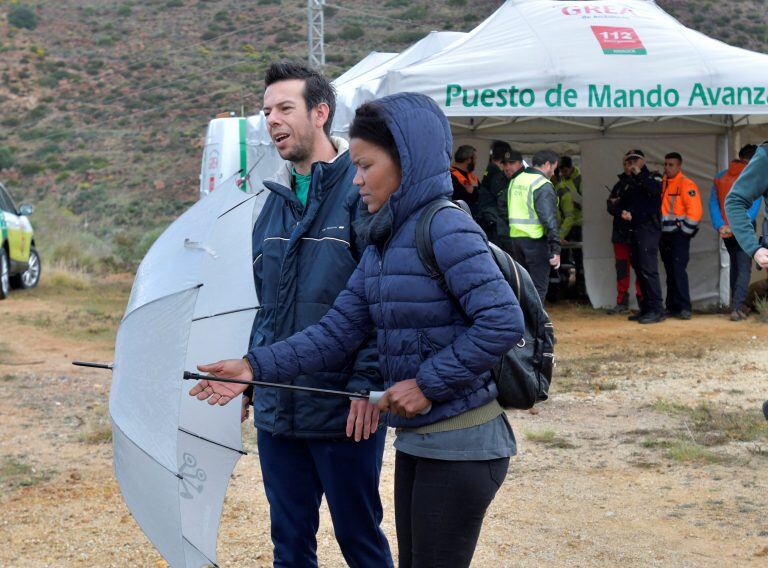 Fotografía de archivo del 01/03/2018 de Ángel Cruz (i), padre del niño desaparecido en Níjar, y su pareja Ana Julia Quezada, durante el segundo dia de busqueda del pequeño Gabriel. Las fuerzas de seguridad han encontrado en el maletero de Ana Julia el cadáver de Gabriel Cruz, el niño de 8 años desaparecido el 27 de febrero en Las Hortichuelas, en Níjar (Almería),