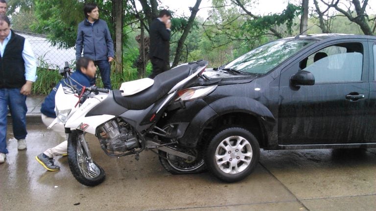 Elocuente imagen que muestra las características y consecuencias de la colisión producida en la avenida Balbín.