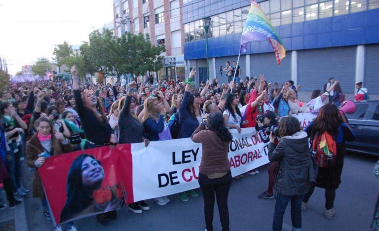 Marcha por las calles de Trelew