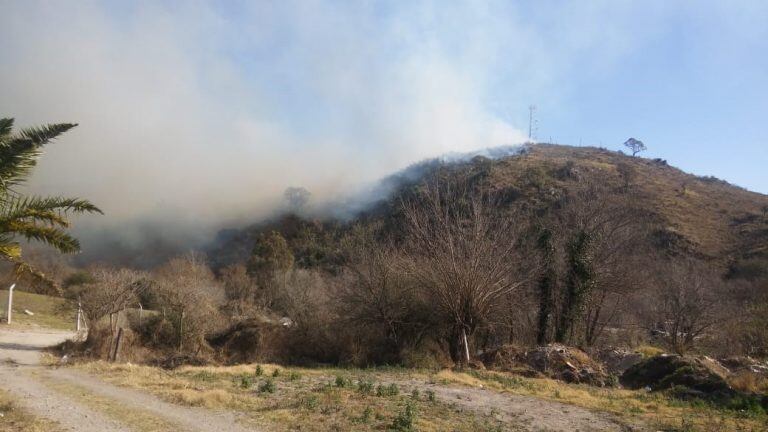 Se reinició un foco de incendio en la ciudad de La Calera, en medio del alerta extremo en Córdoba.